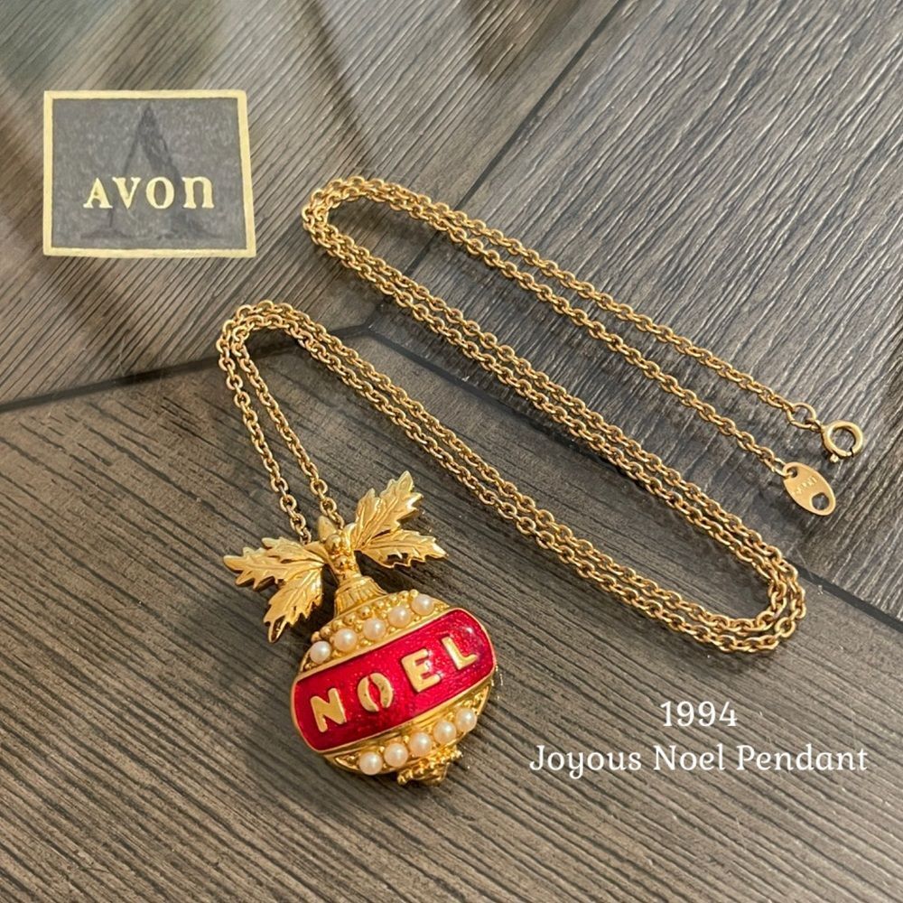 Vintage Avon 1994 Joyous Noel Pendant Gold-tone & Red Ornament Pendant Necklace